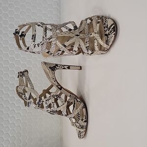 Vince Camuto snakeskin heel, size 7